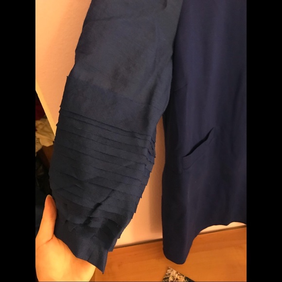 Blue Blouse With Patterned Sleeves. - Picture 5 of 5